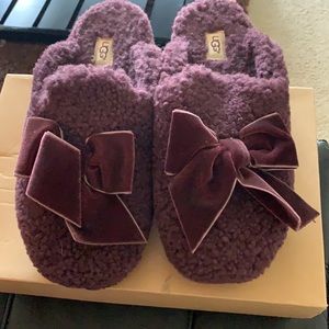 Authentic Women’s Ugg Addison Velvet Bow Slippers